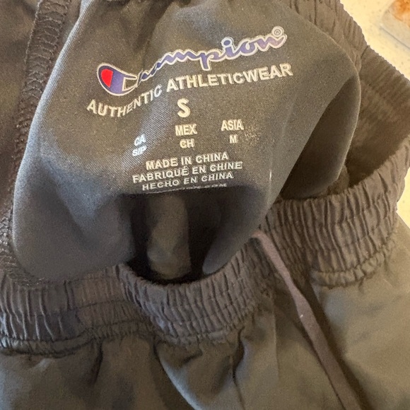Champion Men’s Shorts. Small - Picture 4 of 4